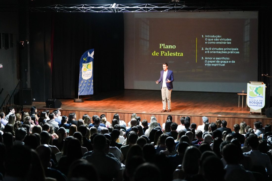 Vista da plateia durante a palestra sobre virtudes